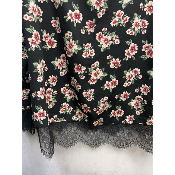 Torrid Blouse Size 4 Black Floral Georgette Flutter Short Sleeve Flowy Back Hem - Picture 6 of 9